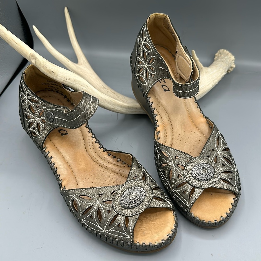 Biza Brooklyn Leather Sandal. Sz 37 or 6.5